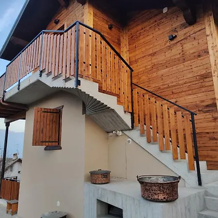 A Casa Da Elide Konukevi Aymavilles